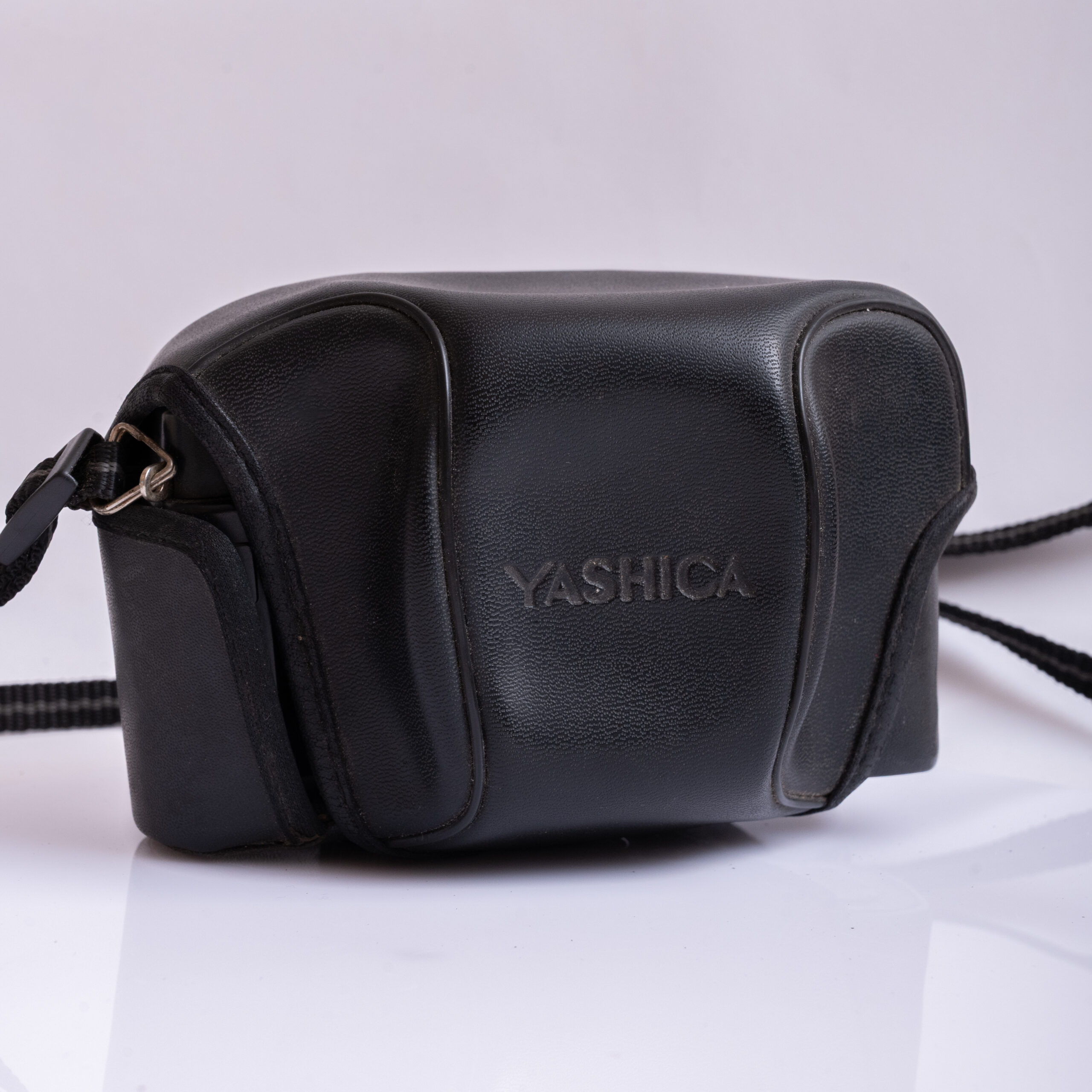 Yashica MF-2 Super with original full body case - Image 4