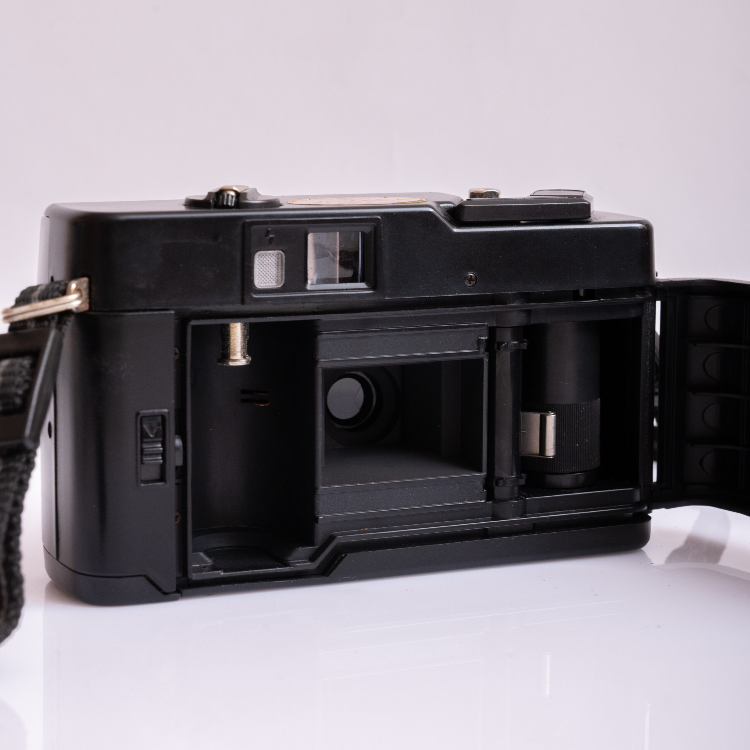 Yashica MF-2 Super with original full body case - Image 7