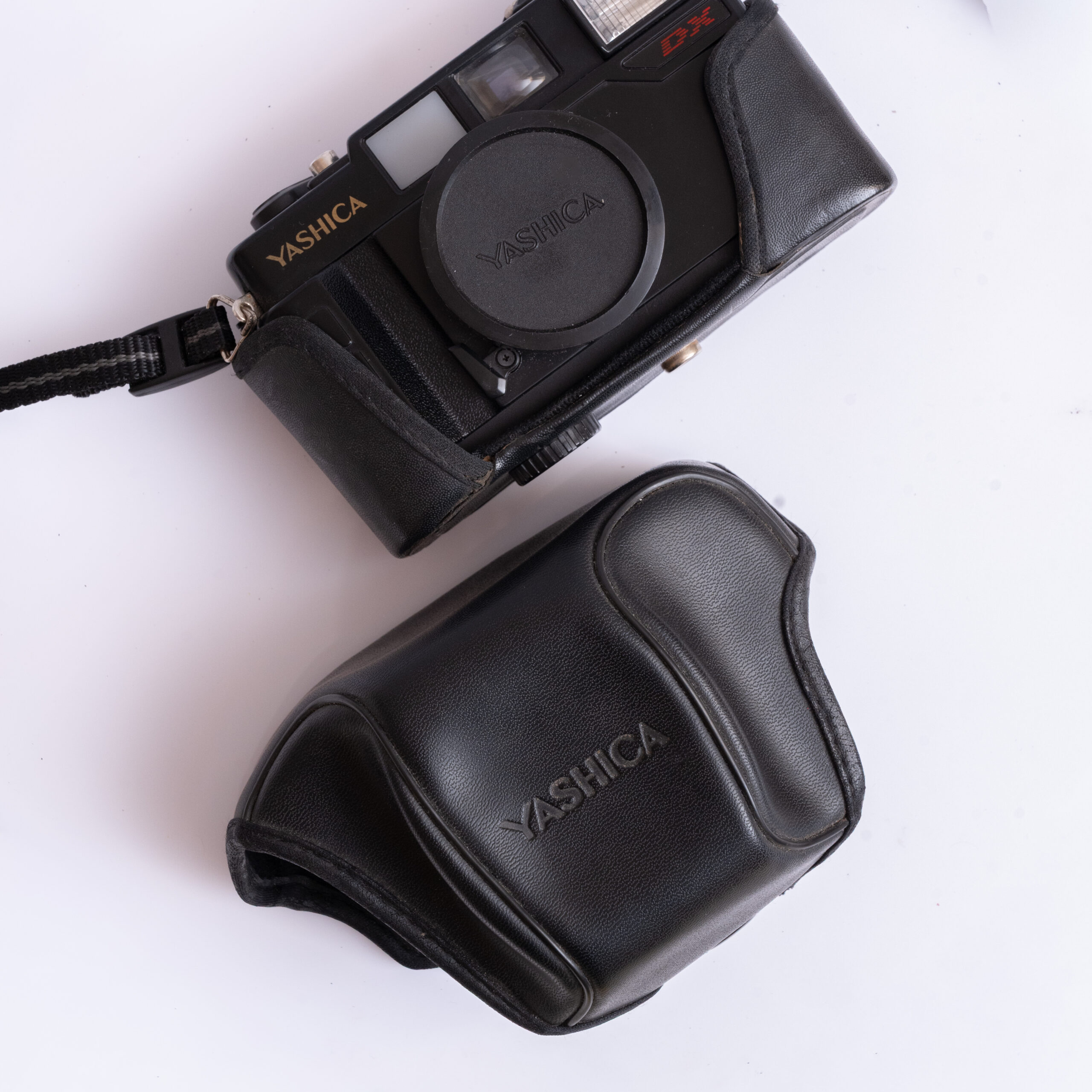 Yashica MF-2 Super with original full body case - Image 8
