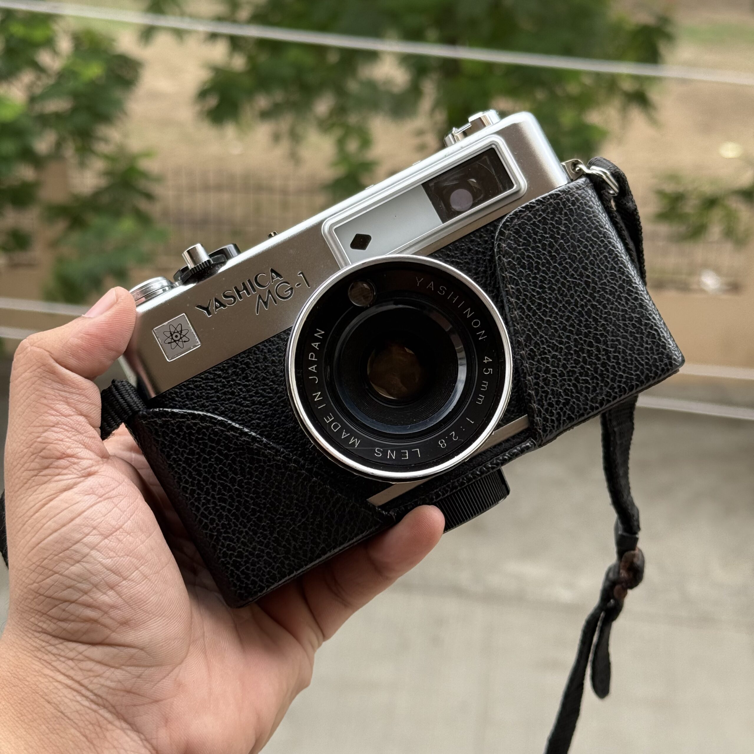 YASHICA MG-1 with Original Case - Image 13